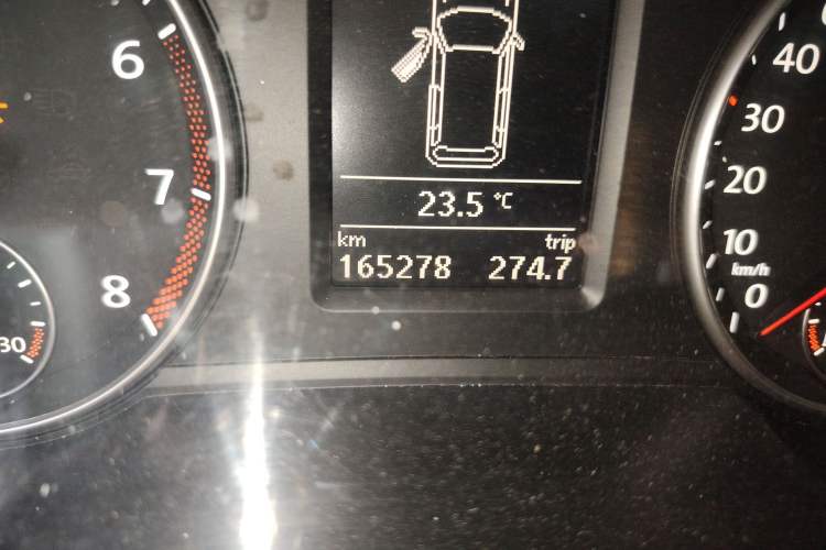 Used Volkswagen Sharan 2014 2.0 TSI Standard Model Odometer Close Up