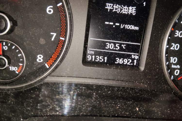 Used Volkswagen Sharan 2014 2.0 TSI Standard Model Odometer Close Up