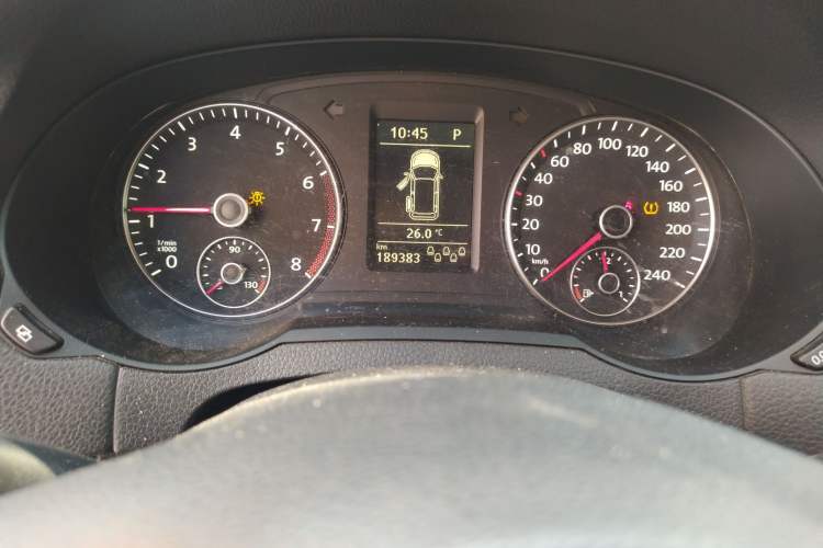 Used Volkswagen Sharan 2014 2.0 TSI Standard Model Odometer Close Up