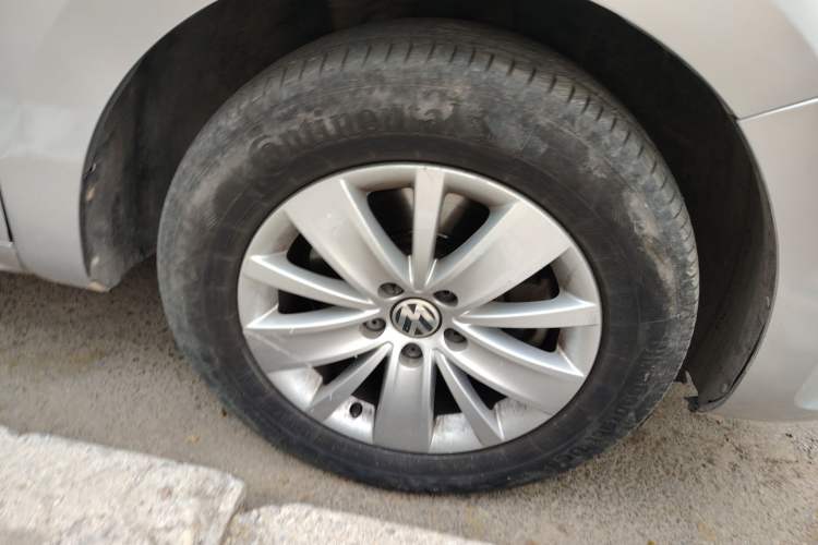 Used Volkswagen Sharan 2014 2.0 TSI Standard Model Right Front Wheel Hub