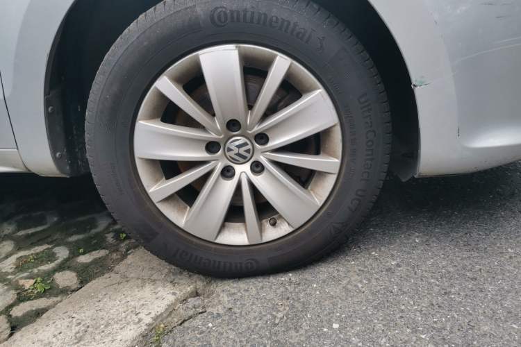 Used Volkswagen Sharan 2014 2.0 TSI Standard Model Right Front Wheel Hub