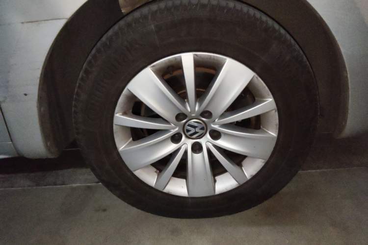 Used Volkswagen Sharan 2014 2.0 TSI Standard Model Right Front Wheel Hub