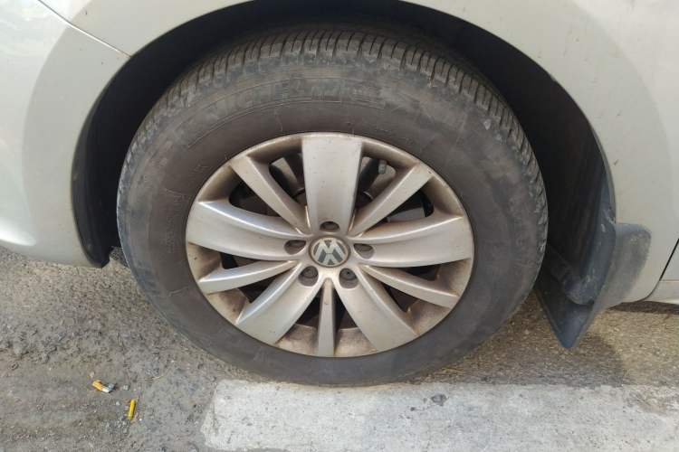 Used Volkswagen Sharan 2014 2.0 TSI Standard Model Right Front Wheel Hub