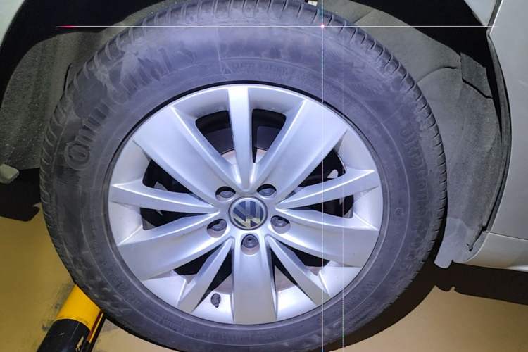 Used Volkswagen Sharan 2014 2.0 TSI Standard Model Right Rear Wheel Hub