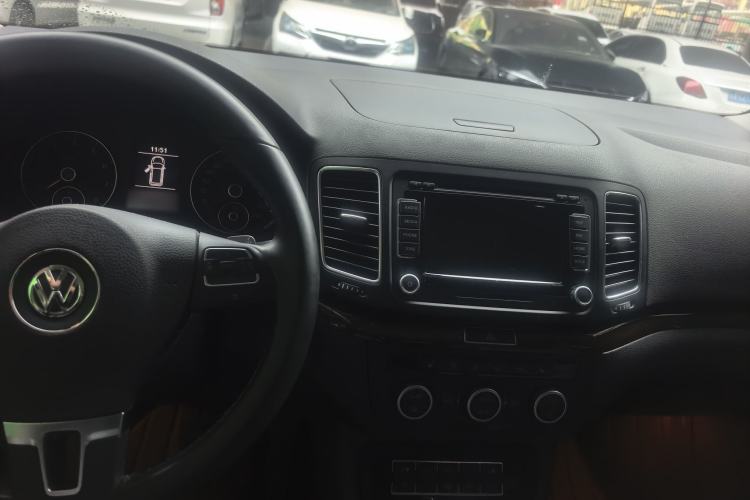 Used Volkswagen Sharan 2014 2.0 TSI Luxury Model Audio And AC Panel