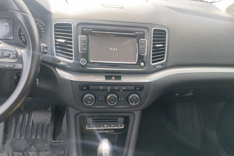 Used Volkswagen Sharan 2014 2.0 TSI Standard Model Audio And AC Panel