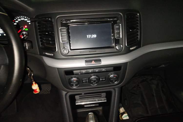 Used Volkswagen Sharan 2014 2.0 TSI Standard Model Audio And AC Panel