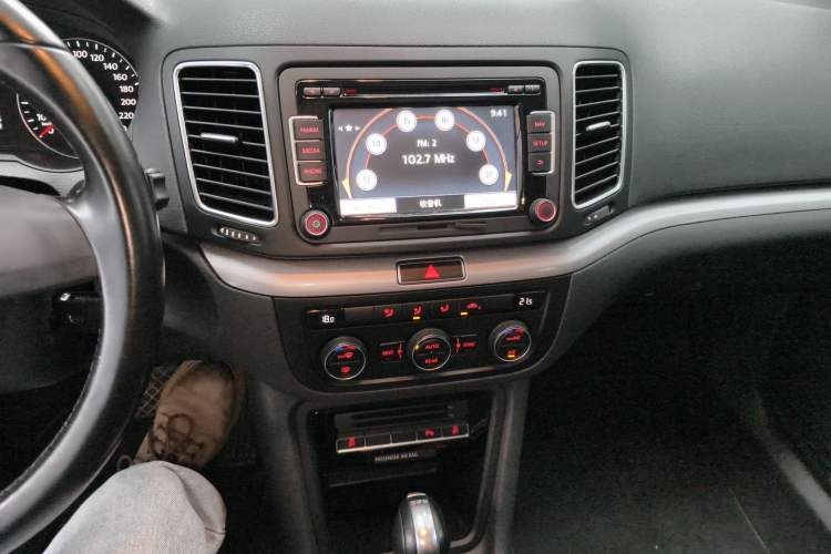 Used Volkswagen Sharan 2014 2.0 TSI Standard Model Audio And AC Panel