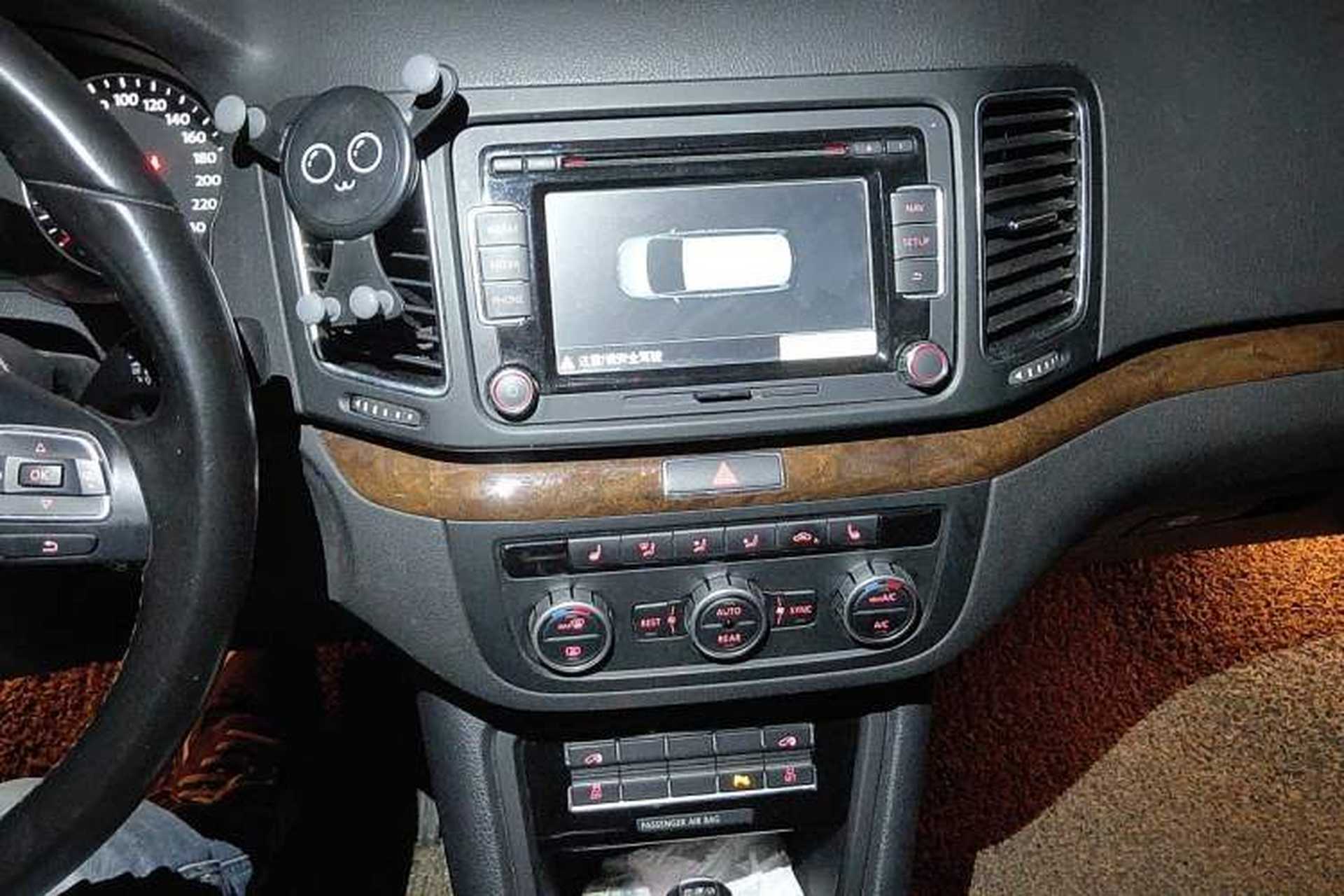 Used Volkswagen Sharan 2014 2.0 TSI Comfort Model Audio And AC Panel