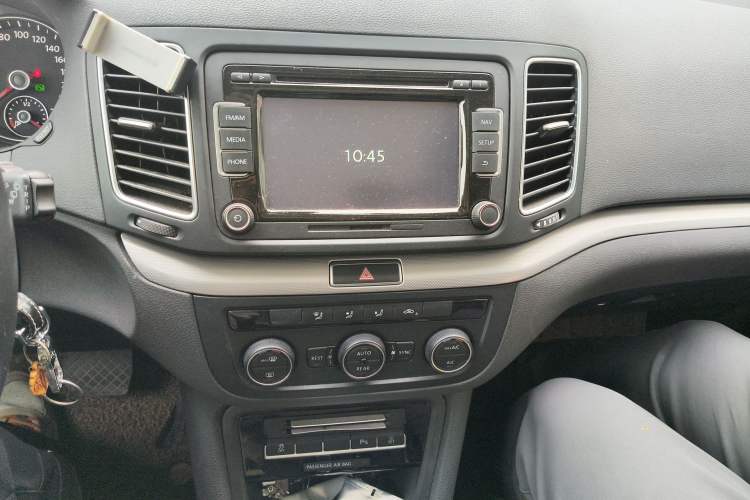 Used Volkswagen Sharan 2014 2.0 TSI Standard Model Audio And AC Panel