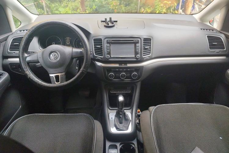 Used Volkswagen Sharan 2014 2.0 TSI Standard Model Center Console