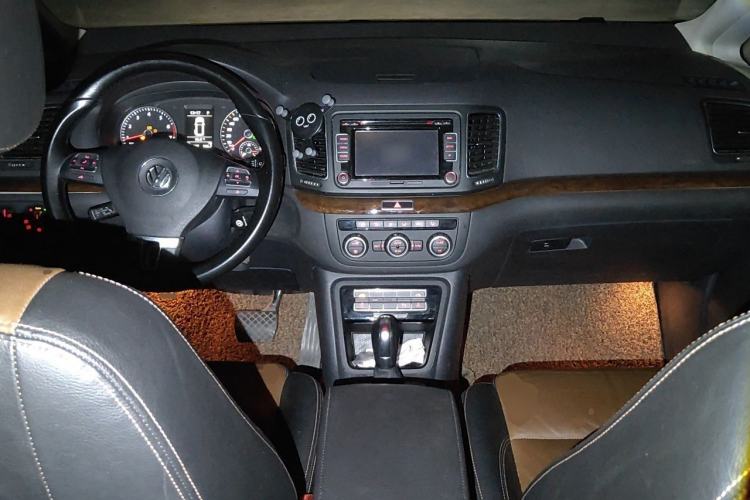 Used Volkswagen Sharan 2014 2.0 TSI Comfort Model Center Console