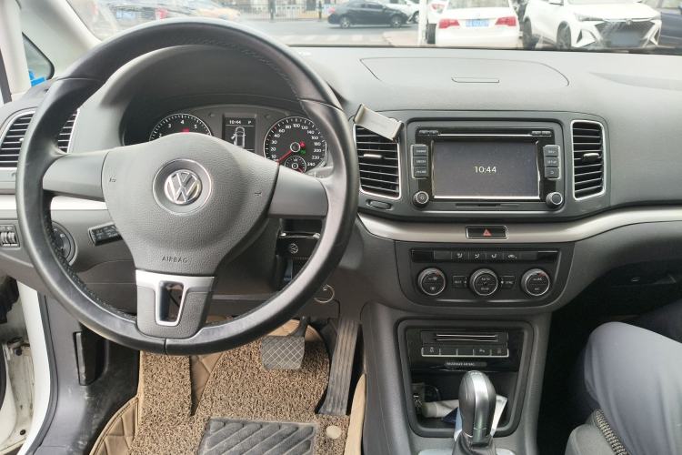 Used Volkswagen Sharan 2014 2.0 TSI Standard Model Center Console