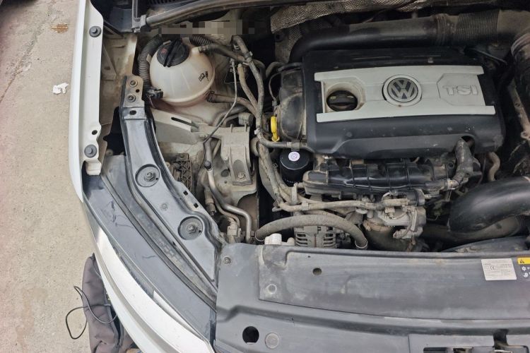 Used Volkswagen Sharan 2014 2.0 TSI Standard Model Engine Bay Right