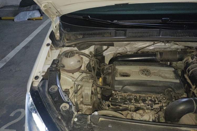 Used Volkswagen Sharan 2014 2.0 TSI Comfort Model Engine Bay Right