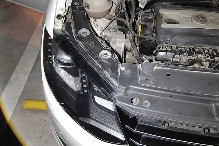 Used Volkswagen Sharan 2014 2.0 TSI Comfort Model Engine Bay Right