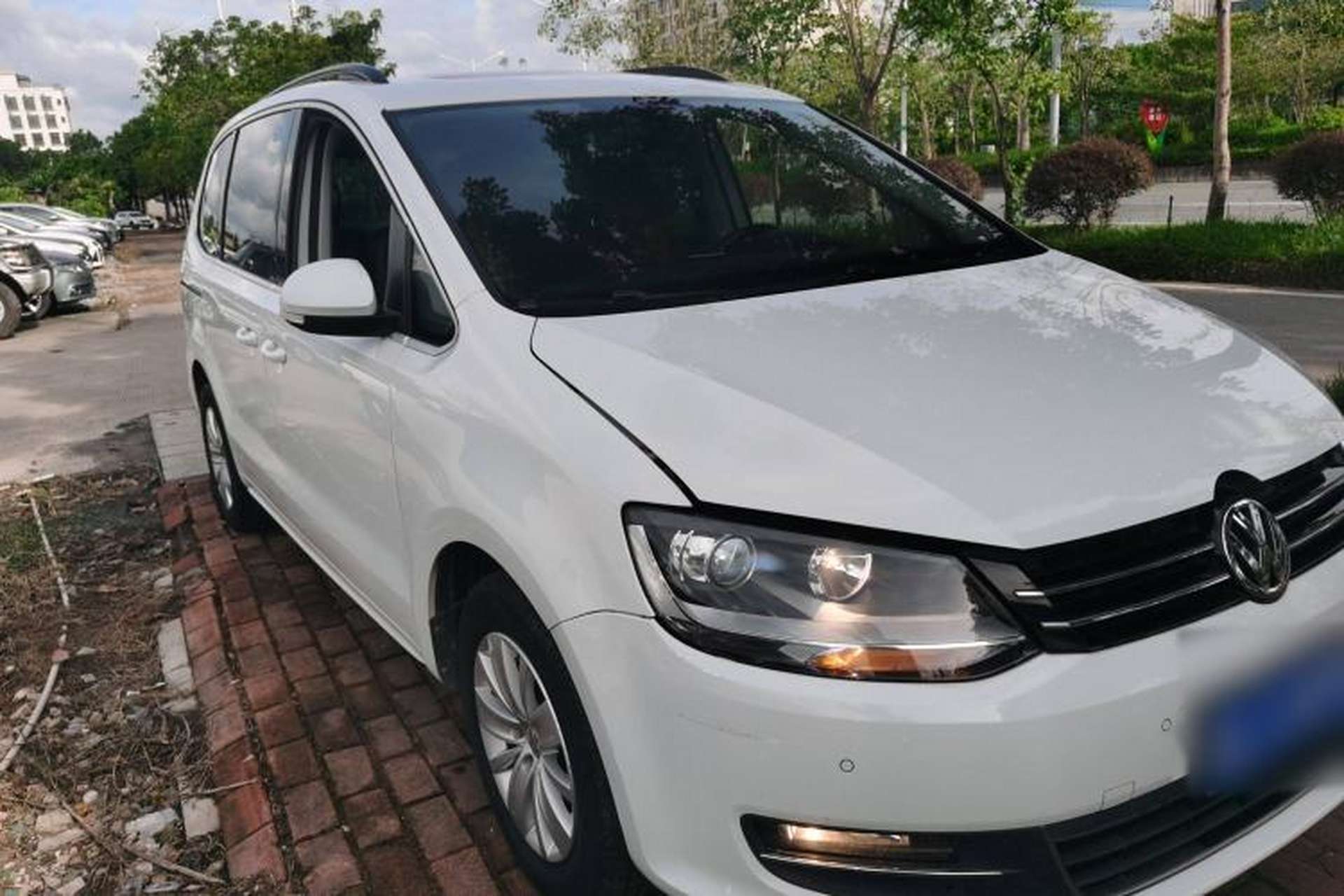 Used Volkswagen Sharan 2014 2.0 TSI Standard Model Front Right 45 Deg