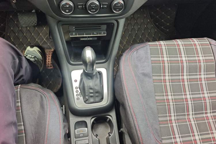 Used Volkswagen Sharan 2014 2.0 TSI Standard Model Gear Lever