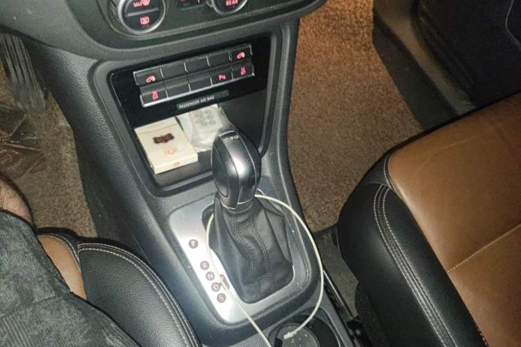 Used Volkswagen Sharan 2014 2.0 TSI Comfort Model Gear Lever