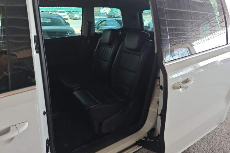 Used Volkswagen Sharan 2014 2.0 TSI Comfort Model Interior 2