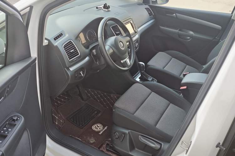 Used Volkswagen Sharan 2014 2.0 TSI Standard Model Interior 6