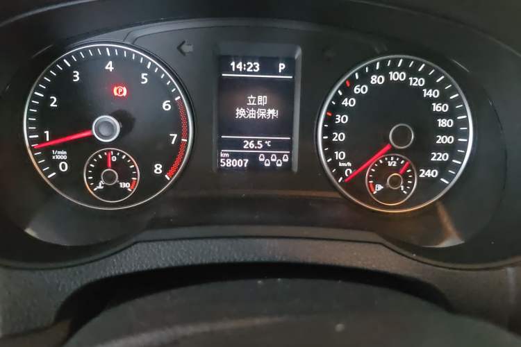 Used Volkswagen Sharan 2014 2.0 TSI Comfort Model Odometer Close Up