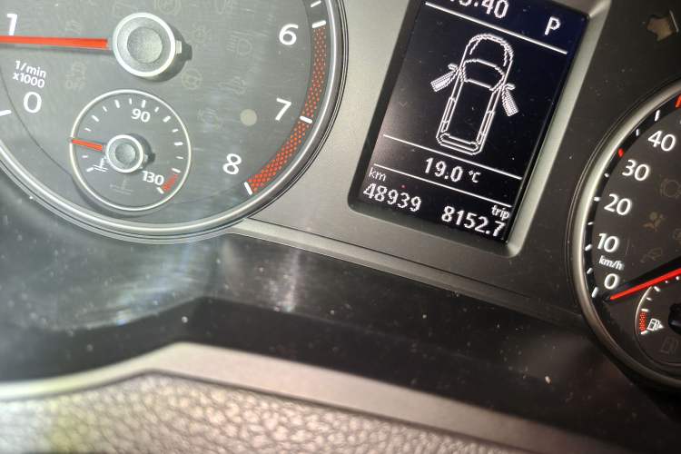 Used Volkswagen Sharan 2014 2.0 TSI Luxury Model Odometer Close Up