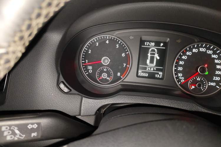 Used Volkswagen Sharan 2014 2.0 TSI Standard Model Odometer Close Up