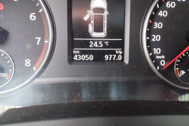 Used Volkswagen Sharan 2014 2.0 TSI Standard Model Odometer Close Up