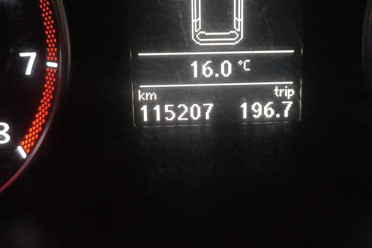 Used Volkswagen Sharan 2014 2.0 TSI Comfort Model Odometer Close Up