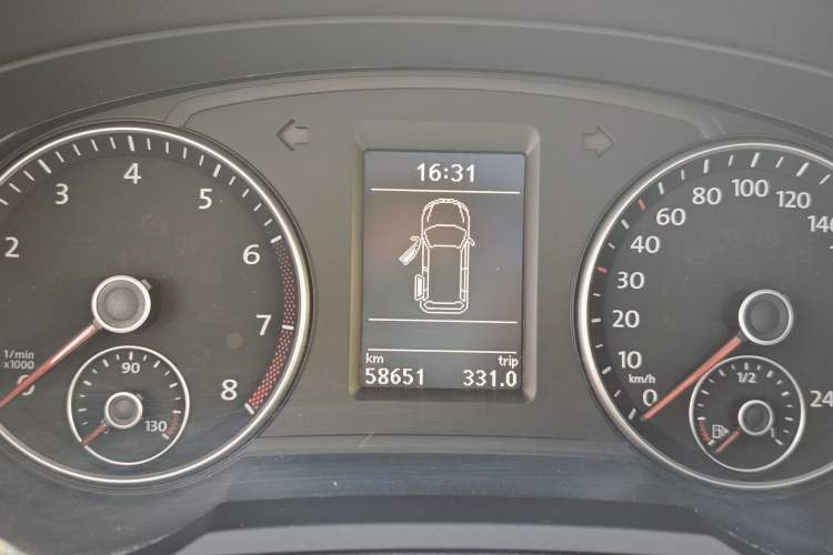 Used Volkswagen Sharan 2014 2.0 TSI Standard Model Odometer Close Up