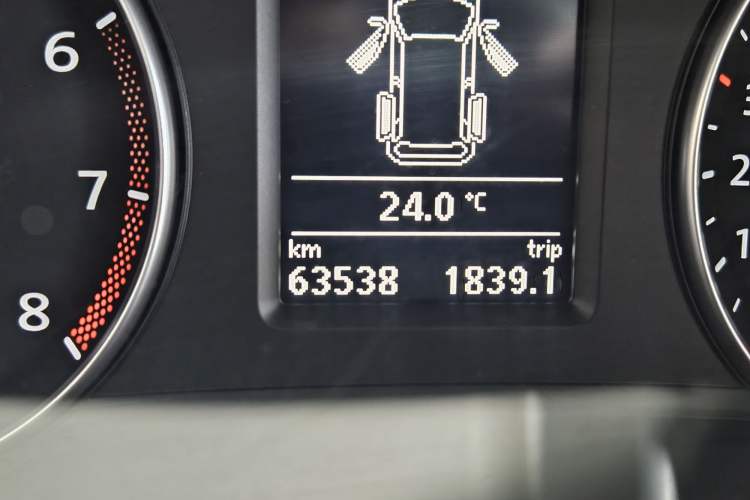 Used Volkswagen Sharan 2014 2.0 TSI Comfort Model Odometer Close Up