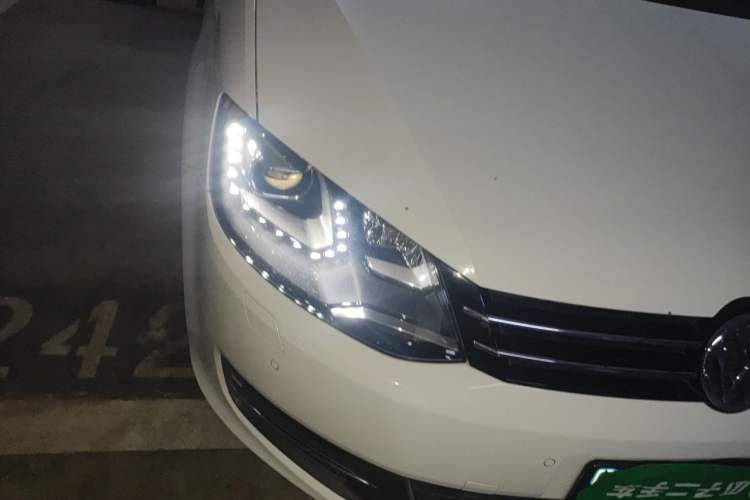 Used Volkswagen Sharan 2014 2.0 TSI Comfort Model Right Front Headlight