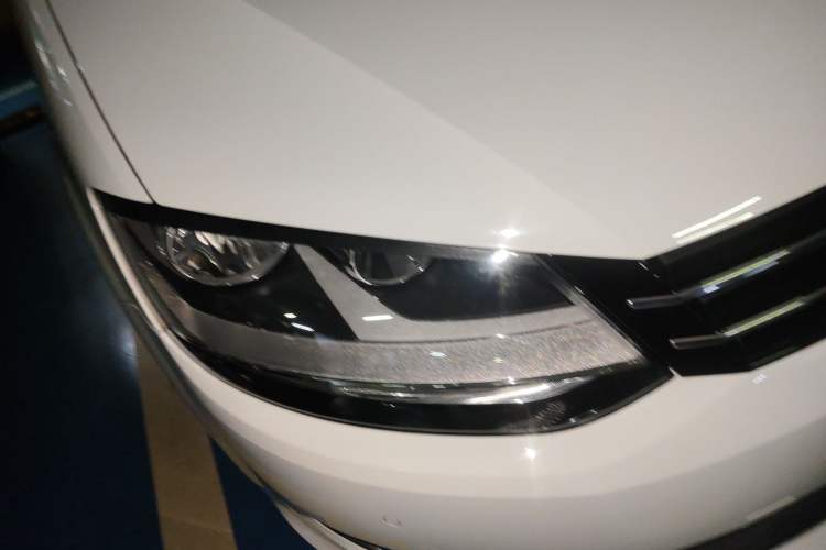 Used Volkswagen Sharan 2014 2.0 TSI Standard Model Right Front Headlight