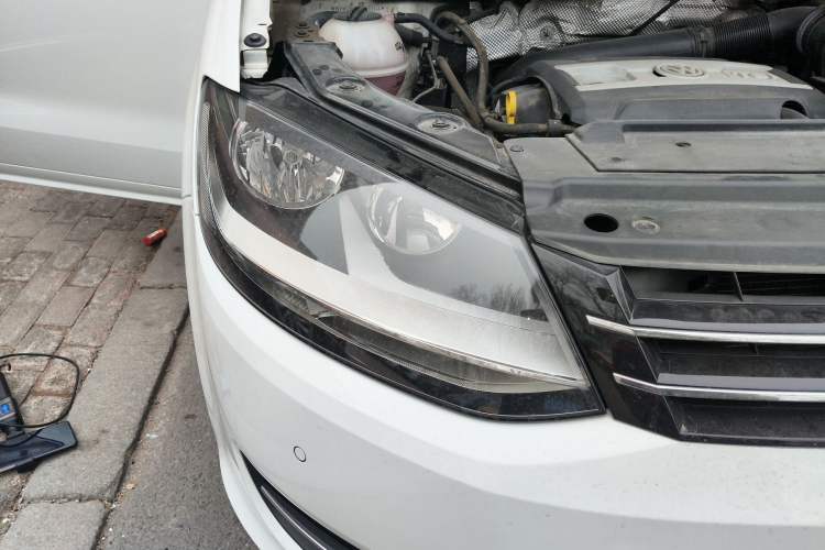 Used Volkswagen Sharan 2014 2.0 TSI Standard Model Right Front Headlight