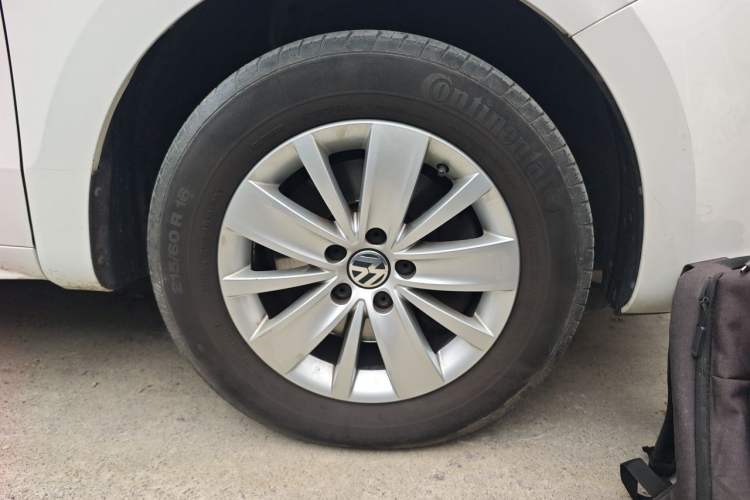 Used Volkswagen Sharan 2014 2.0 TSI Standard Model Right Front Wheel Hub