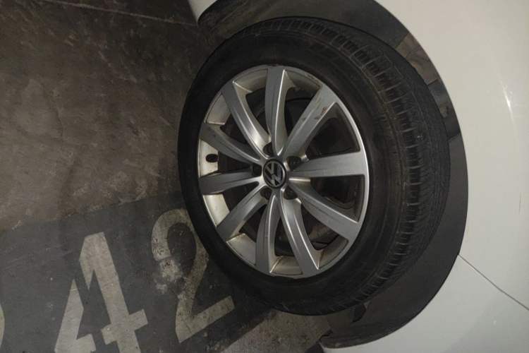 Used Volkswagen Sharan 2014 2.0 TSI Comfort Model Right Front Wheel Hub