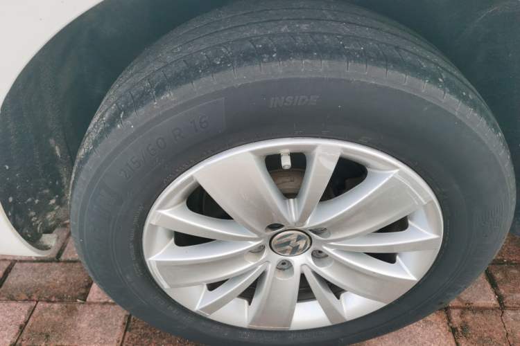 Used Volkswagen Sharan 2014 2.0 TSI Standard Model Right Rear Wheel Hub