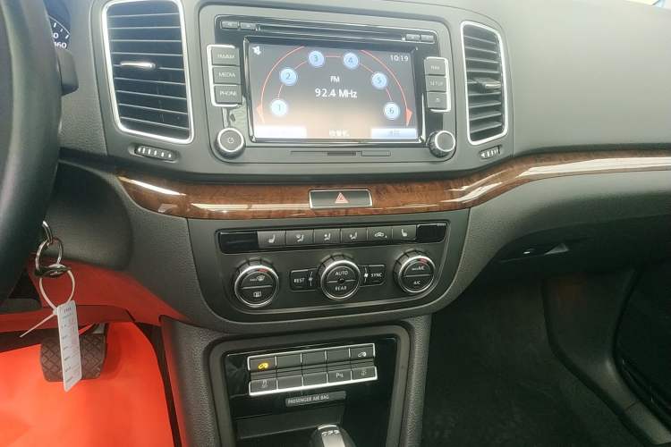Used Volkswagen Sharan 2014 2.0 TSI Comfort Model Audio And AC Panel