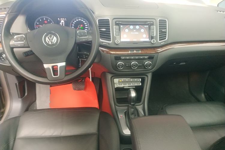 Used Volkswagen Sharan 2014 2.0 TSI Comfort Model Center Console