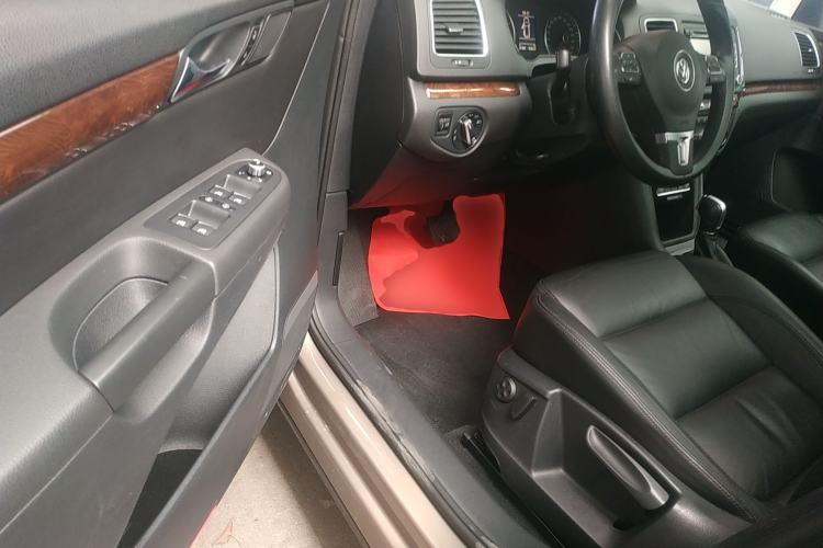 Used Volkswagen Sharan 2014 2.0 TSI Comfort Model Driver Seat