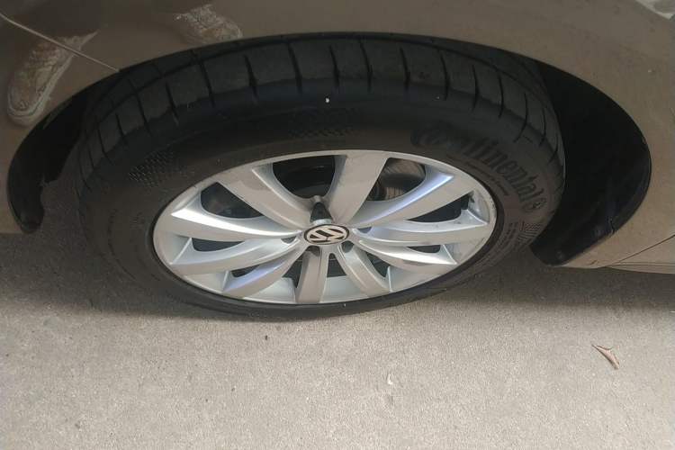 Used Volkswagen Sharan 2014 2.0 TSI Comfort Model Left Front Wheel Hub