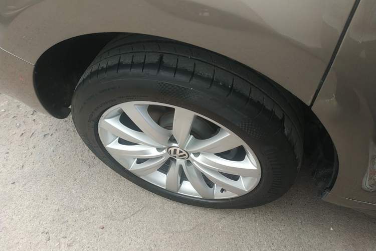 Used Volkswagen Sharan 2014 2.0 TSI Comfort Model Right Rear Wheel Hub