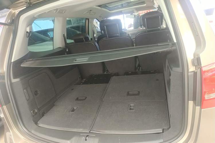 Used Volkswagen Sharan 2014 2.0 TSI Comfort Model Trunk