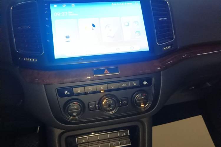 Used Volkswagen Sharan 2015 1.8TSI Comfort Model Audio And AC Panel