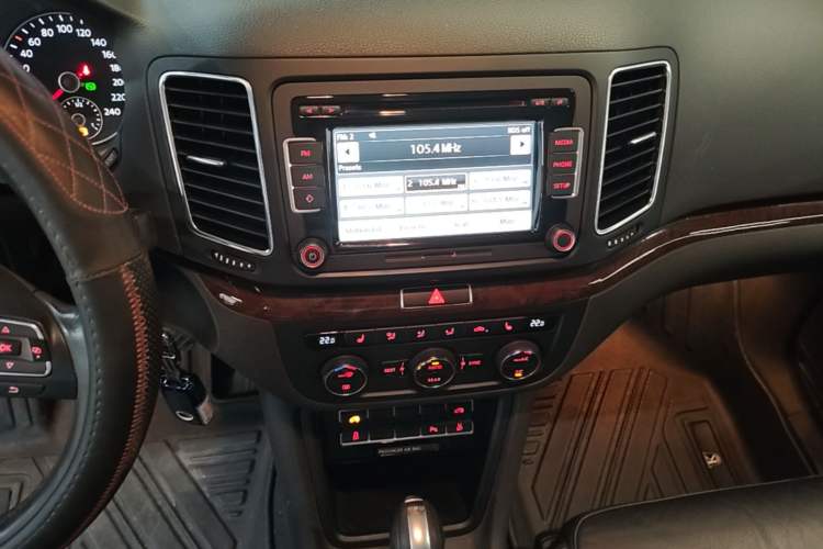 Used Volkswagen Sharan 2015 1.8TSI Comfort Model Audio And AC Panel