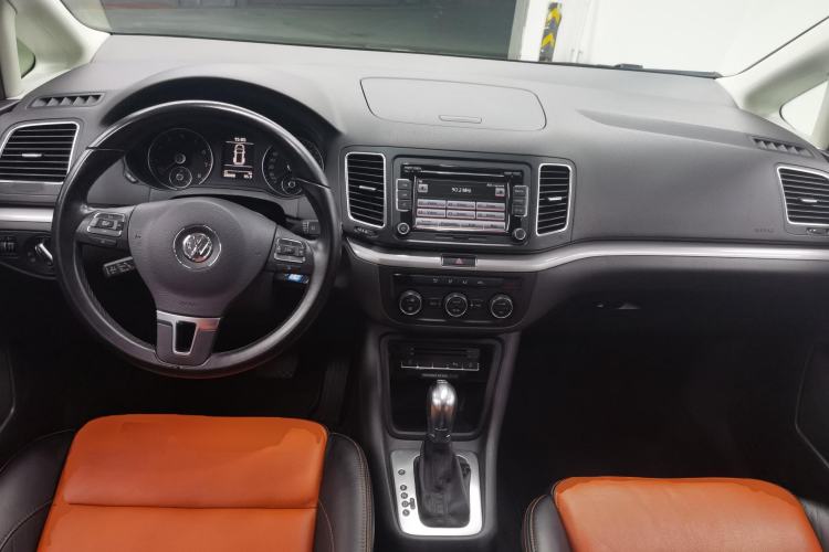 Used Volkswagen Sharan 2015 1.8TSI Comfort Model Center Console