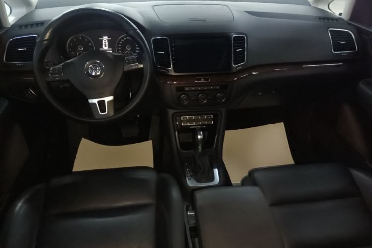Used Volkswagen Sharan 2015 1.8TSI Comfort Model Center Console