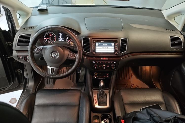 Used Volkswagen Sharan 2015 1.8TSI Comfort Model Center Console