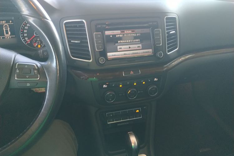 Used Volkswagen Sharan 2015 1.8TSI Comfort Model Center Console